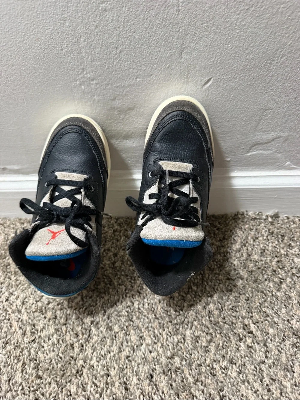 Nike Kids Black and Cream Sneakers with Blue and Red Accents